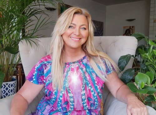 przewodniczka, malarka Duszy, pionierka Vedic Art w Polsce, podróżniczka, uzdrowicielka, praktyk i nauczycielka Soul Body Fusion, autorka książki o oświeceniu.